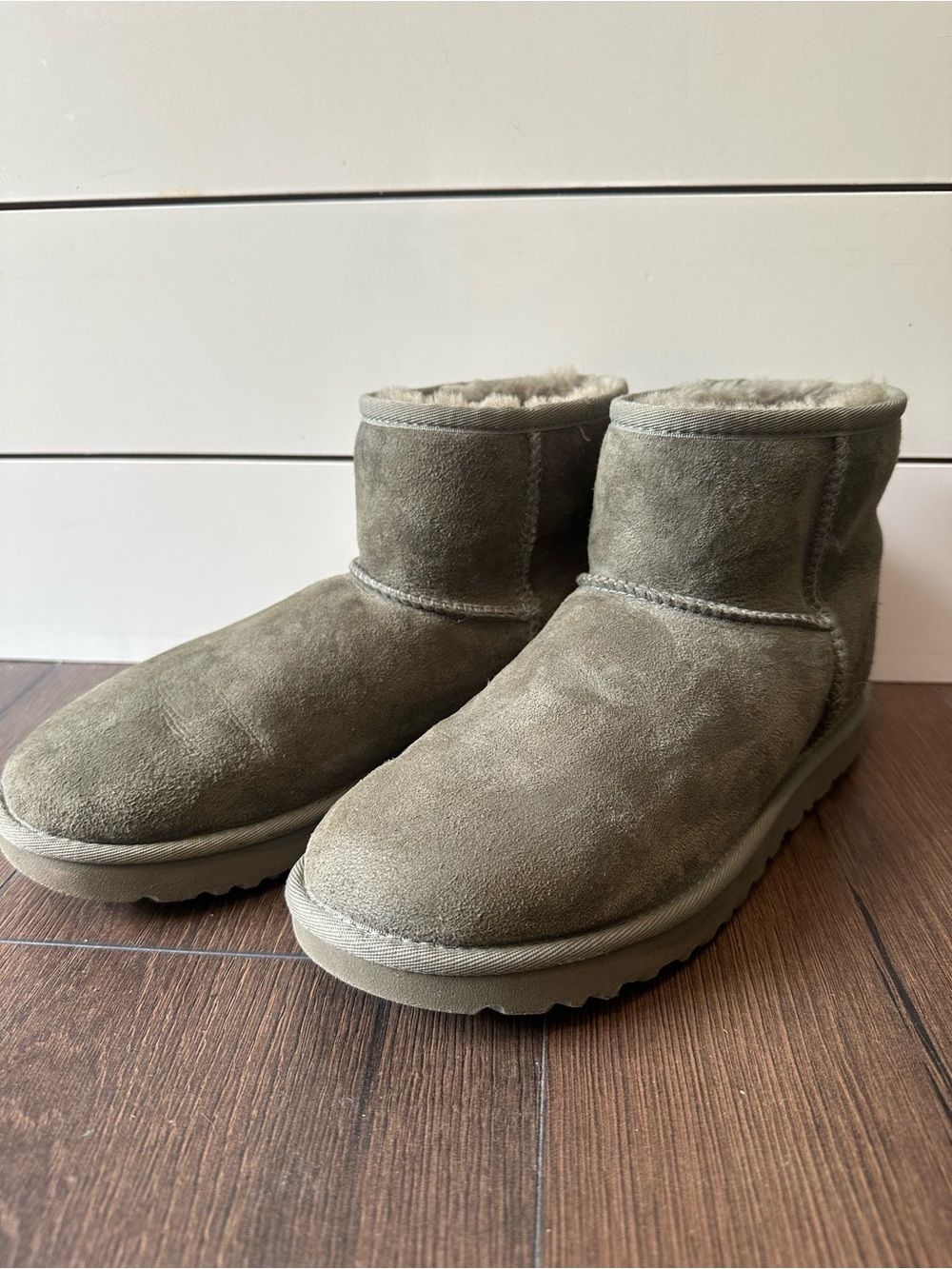 UGG Short Shearling Boot - olive green